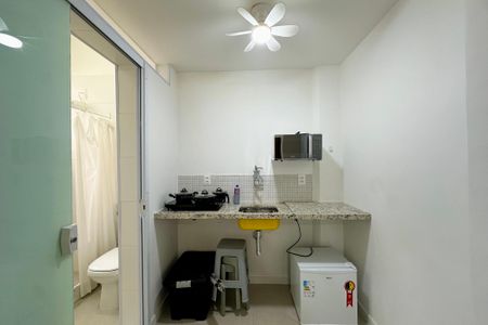 Cozinha de kitnet/studio para alugar com 1 quarto, 27m² em Centro, Rio de Janeiro