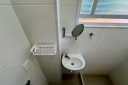 Banheiro de kitnet/studio para alugar com 1 quarto, 27m² em Centro, Rio de Janeiro