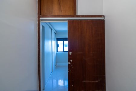 Apartamento à venda com 147m², 4 quartos e 2 vagas Apartamento à venda com 147m², 4 quartos e 2 vagasCloset da suíte 2