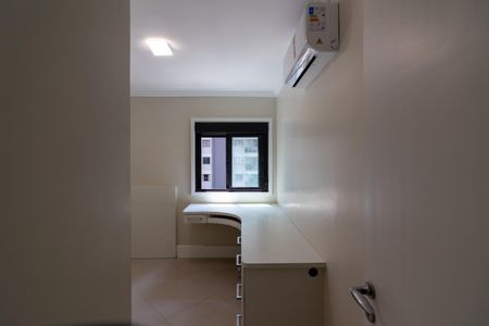 Apartamento à venda com 147m², 4 quartos e 2 vagas Apartamento à venda com 147m², 4 quartos e 2 vagasQuarto 2