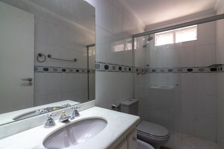 Apartamento à venda com 147m², 4 quartos e 2 vagas Apartamento à venda com 147m², 4 quartos e 2 vagasBanheiro da Suíte 1