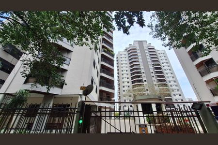 Apartamento à venda com 147m², 4 quartos e 2 vagas Apartamento à venda com 147m², 4 quartos e 2 vagasFachada e portaria