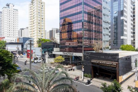 Apartamento à venda com 147m², 4 quartos e 2 vagas Apartamento à venda com 147m², 4 quartos e 2 vagasVista da Suíte 2