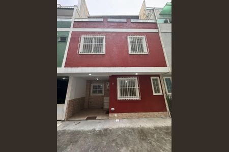 Casa de condomínio à venda com 240m², 2 quartos e 1 vagaFoto 01