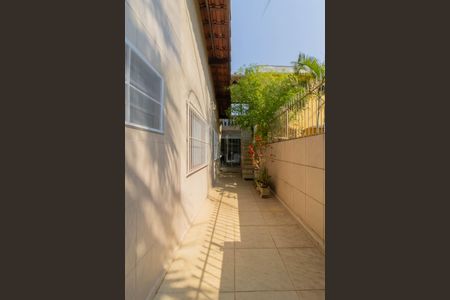 Casa à venda com 209m², 3 quartos e 2 vagasCorredor Lateral