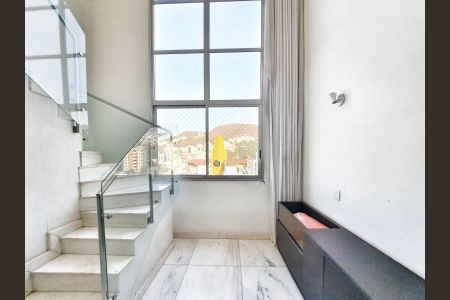 Apartamento à venda com 210m², 4 quartos e 2 vagasEscada