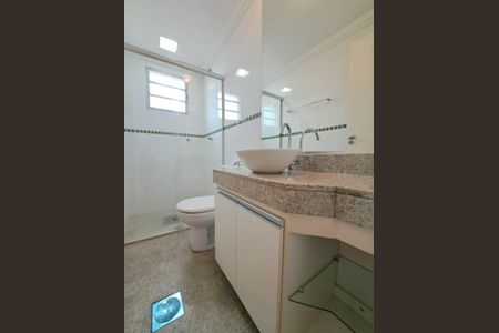 Apartamento para alugar com 210m², 4 quartos e 2 vagas Apartamento para alugar com 210m², 4 quartos e 2 vagasBanheiro social