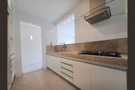 Apartamento para alugar com 210m², 4 quartos e 2 vagas Apartamento para alugar com 210m², 4 quartos e 2 vagasCozinha
