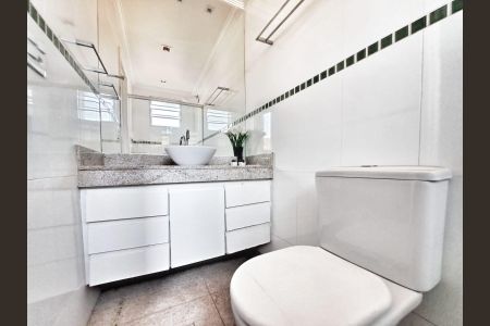 Apartamento à venda com 210m², 4 quartos e 2 vagasBanheiro da Suíte