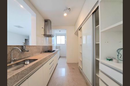 Apartamento para alugar com 210m², 4 quartos e 2 vagas Apartamento para alugar com 210m², 4 quartos e 2 vagasCozinha