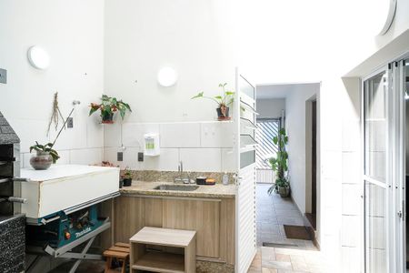 Casa à venda com 150m², 3 quartos e 1 vagaÁrea de serviço