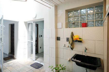 Casa à venda com 150m², 3 quartos e 1 vagaÁrea de serviço