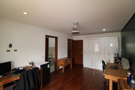 Casa à venda com 512m², 5 quartos e 3 vagasQuarto 2