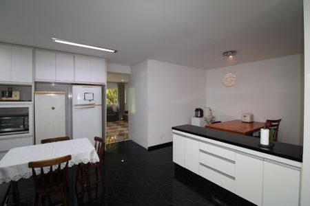 Casa à venda com 512m², 5 quartos e 3 vagasCozinha