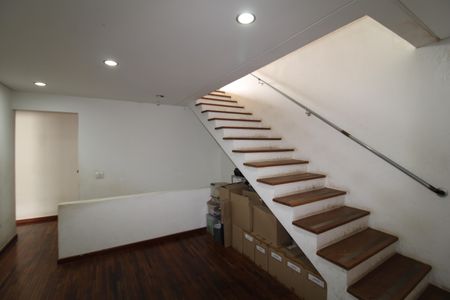 Casa à venda com 512m², 5 quartos e 3 vagasPorão