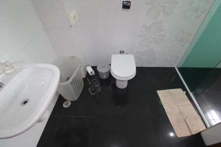 Casa à venda com 512m², 5 quartos e 3 vagasBanheiro 1