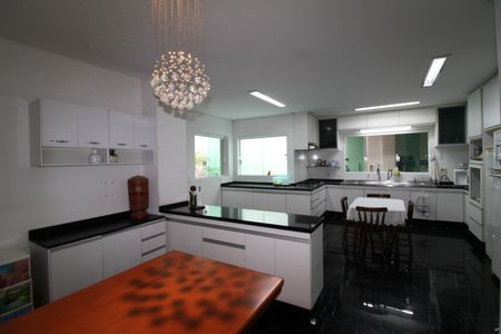 Casa à venda com 512m², 5 quartos e 3 vagasCozinha