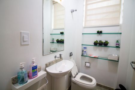 Casa à venda com 242m², 4 quartos e 3 vagasLavabo