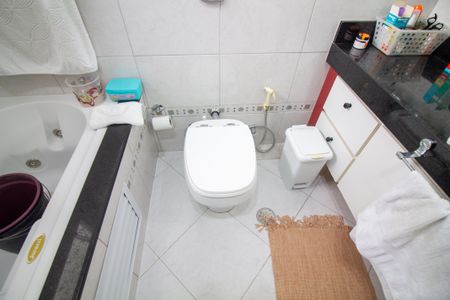 Casa à venda com 242m², 4 quartos e 3 vagasBanheiro da Suíte