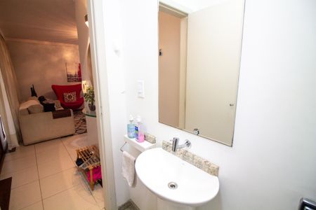 Casa à venda com 242m², 4 quartos e 3 vagasLavabo