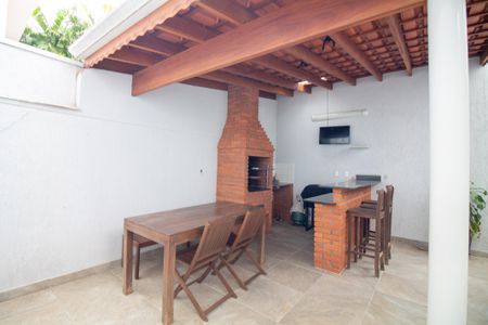 Casa à venda com 242m², 4 quartos e 3 vagasChurrasqueira