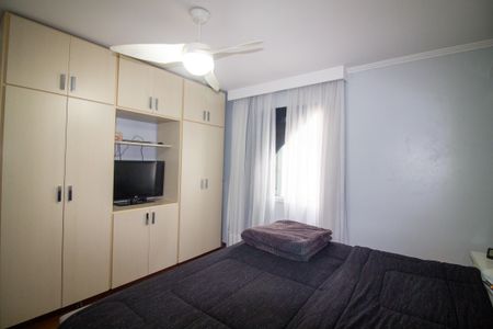 Casa à venda com 242m², 4 quartos e 3 vagasSuíte