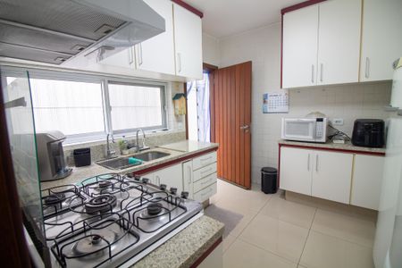 Casa à venda com 242m², 4 quartos e 3 vagasCozinha