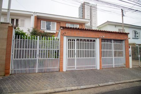 Casa à venda com 242m², 4 quartos e 3 vagasFachada