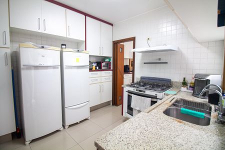 Casa à venda com 242m², 4 quartos e 3 vagasCozinha