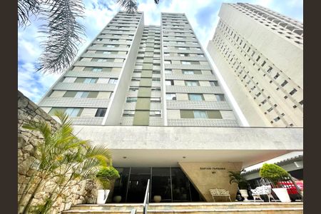 Apartamento para alugar com 110m², 2 quartos e 1 vaga Apartamento para alugar com 110m², 2 quartos e 1 vagaFachada