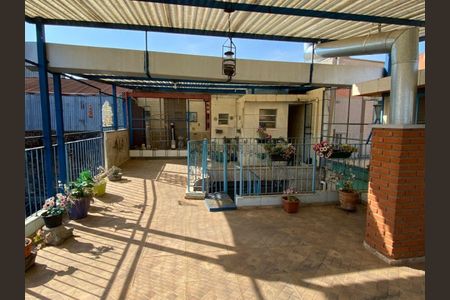 Casa à venda com 1951m², 3 quartos e 2 vagas