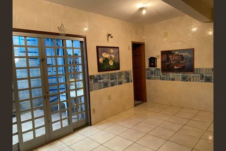 Casa à venda com 1951m², 3 quartos e 2 vagas