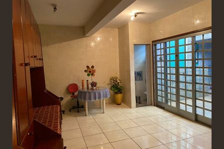 Casa à venda com 1951m², 3 quartos e 2 vagas