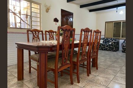 Casa à venda com 1951m², 3 quartos e 2 vagas