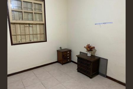 Casa à venda com 1951m², 3 quartos e 2 vagas