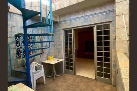 Casa à venda com 1951m², 3 quartos e 2 vagas