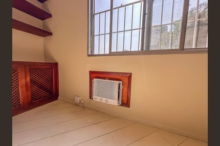 Apartamento à venda com 160m², 3 quartos e 2 vagas Apartamento à venda com 160m², 3 quartos e 2 vagasSuíte