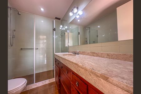 Apartamento à venda com 160m², 3 quartos e 2 vagas Apartamento à venda com 160m², 3 quartos e 2 vagasBanheiro da Suíte