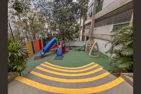 Apartamento à venda com 160m², 3 quartos e 2 vagas Apartamento à venda com 160m², 3 quartos e 2 vagasÁrea comum - Playground
