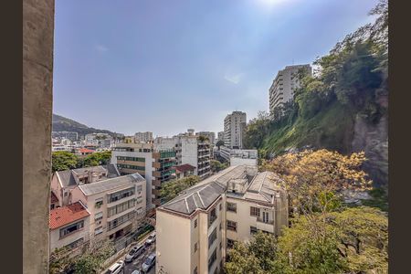 Apartamento à venda com 160m², 3 quartos e 2 vagas Apartamento à venda com 160m², 3 quartos e 2 vagasÁrea de Serviço vista