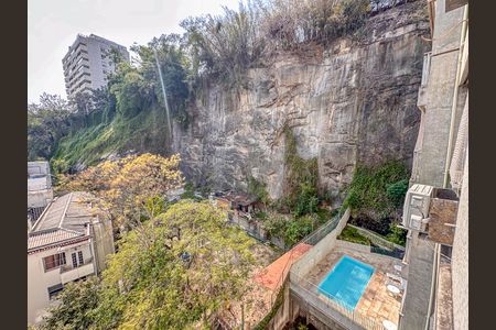 Apartamento à venda com 160m², 3 quartos e 2 vagas Apartamento à venda com 160m², 3 quartos e 2 vagasÁrea de Serviço vista