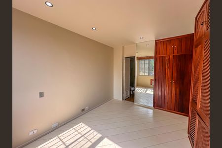 Apartamento à venda com 160m², 3 quartos e 2 vagas Apartamento à venda com 160m², 3 quartos e 2 vagasSuíte