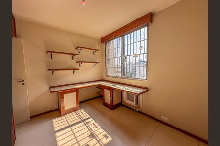 Apartamento à venda com 160m², 3 quartos e 2 vagas Apartamento à venda com 160m², 3 quartos e 2 vagasQuarto 1