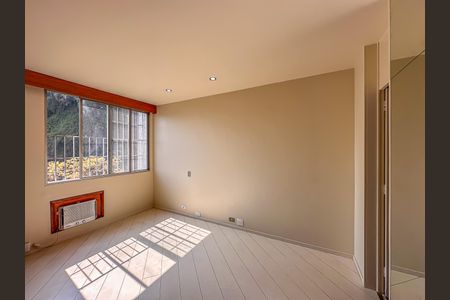 Apartamento à venda com 160m², 3 quartos e 2 vagas Apartamento à venda com 160m², 3 quartos e 2 vagasSuíte