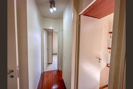 Apartamento à venda com 160m², 3 quartos e 2 vagas Apartamento à venda com 160m², 3 quartos e 2 vagasCorredor