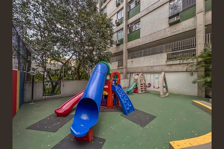 Apartamento à venda com 160m², 3 quartos e 2 vagas Apartamento à venda com 160m², 3 quartos e 2 vagasÁrea comum - Playground