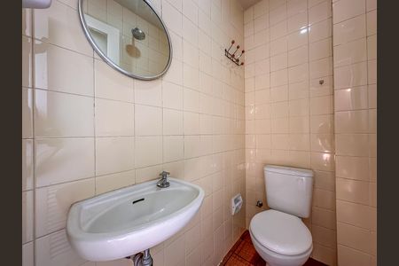 Apartamento à venda com 160m², 3 quartos e 2 vagas Apartamento à venda com 160m², 3 quartos e 2 vagasÁrea de Serviço banheiro