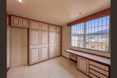 Apartamento à venda com 160m², 3 quartos e 2 vagas Apartamento à venda com 160m², 3 quartos e 2 vagasQuarto 2 - Armários