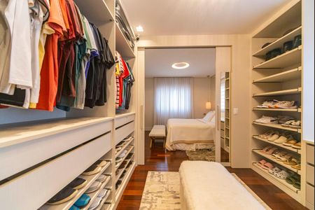 Apartamento à venda com 162m², 2 quartos e 3 vagasCloset Suíte 2