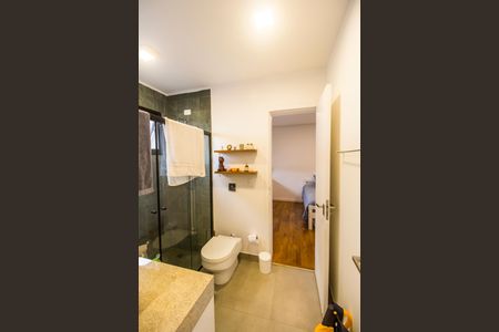 Casa de condomínio para alugar com 270m², 4 quartos e 4 vagasBanheiro Social